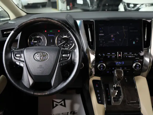 Toyota Vellfire — Фото автомобиля 13