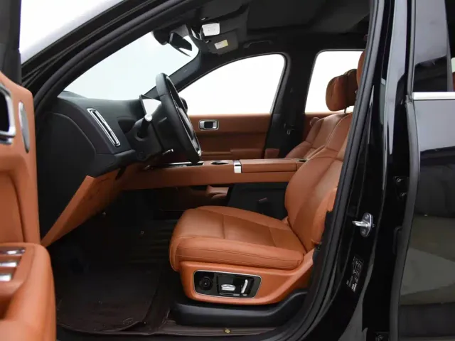 Li Auto L8 — Фото автомобиля 15