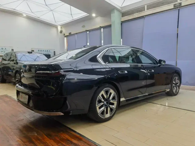 BMW 7 Series — Фото автомобиля 15