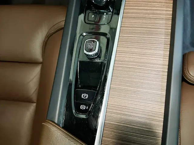 Volvo XC60 — Фото автомобиля 10