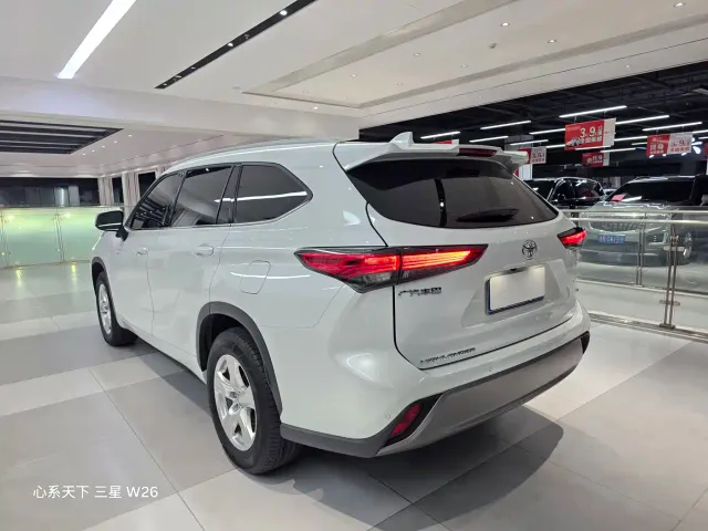 Toyota Highlander — Фото автомобиля 21