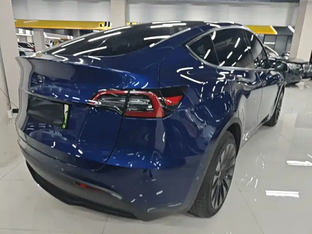 Tesla Model Y — Фото автомобиля 6