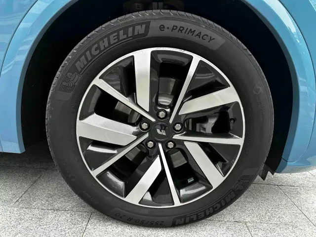 Li Auto L7 — Фото автомобиля 9