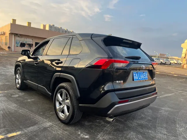 Toyota RAV4 — Фото автомобиля 6