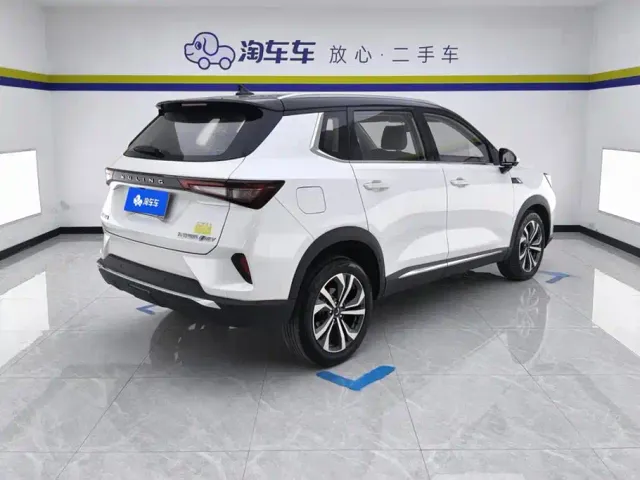 Wuling Asta — Фото автомобиля 3