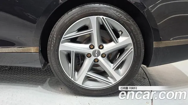 Genesis G80 RG3 — Фото автомобиля 6