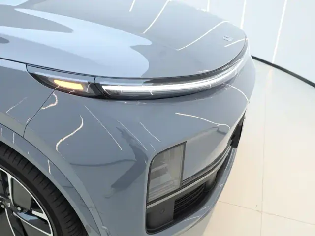 Li Auto L8 — Фото автомобиля 17