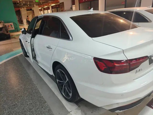 Audi A4L — Фото автомобиля 14
