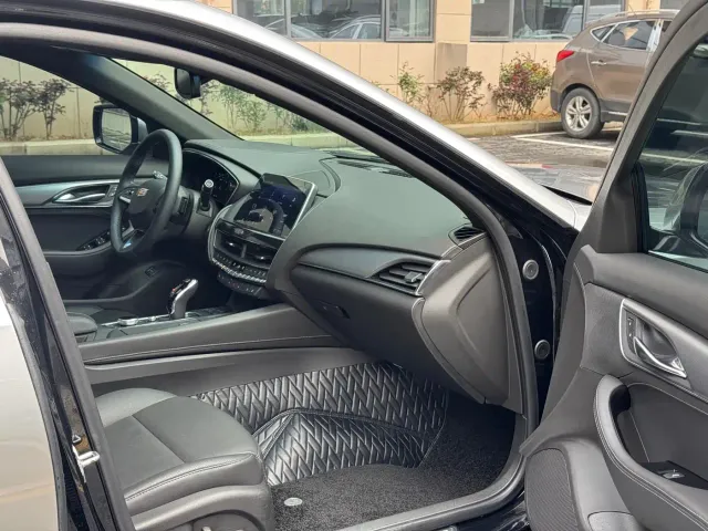Cadillac CT5 — Фото автомобиля 9