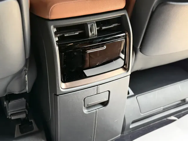 Toyota Alphard — Фото автомобиля 16