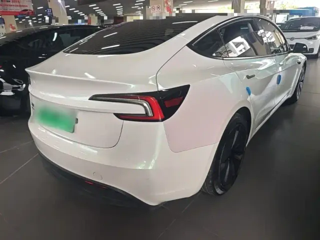 Tesla Model 3 — Фото автомобиля 6
