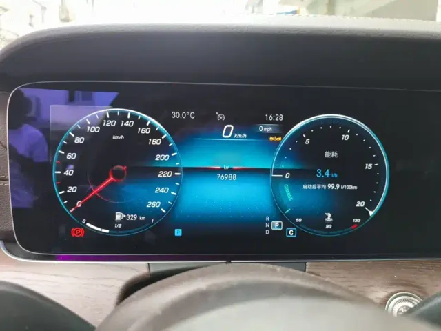 Mercedes-Benz E-Class — Фото автомобиля 3