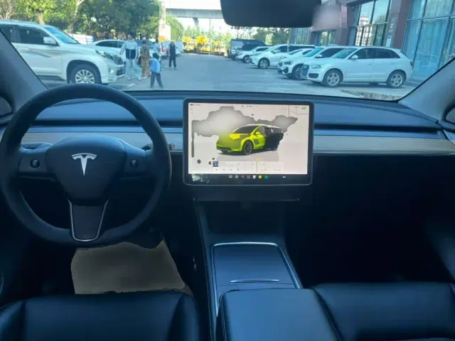 Tesla Model Y — Фото автомобиля 9