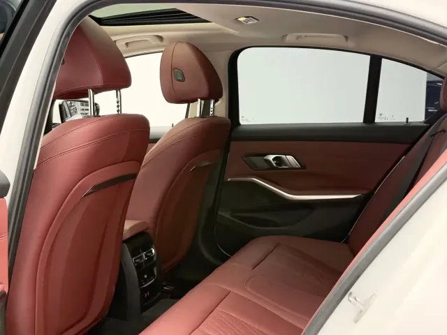 BMW 3 Series — Фото автомобиля 12
