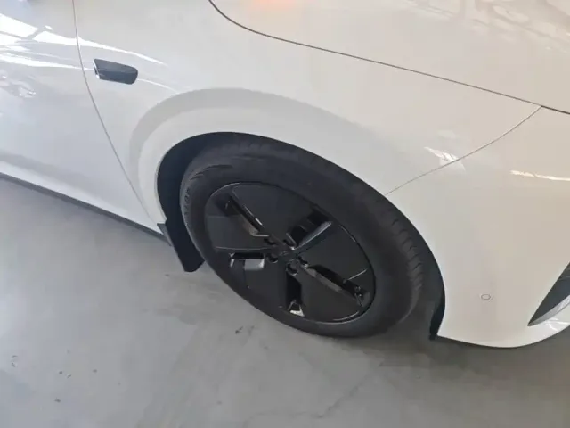 Li Auto Li Auto i6 2025 2WD Base Model — Фото автомобиля 22