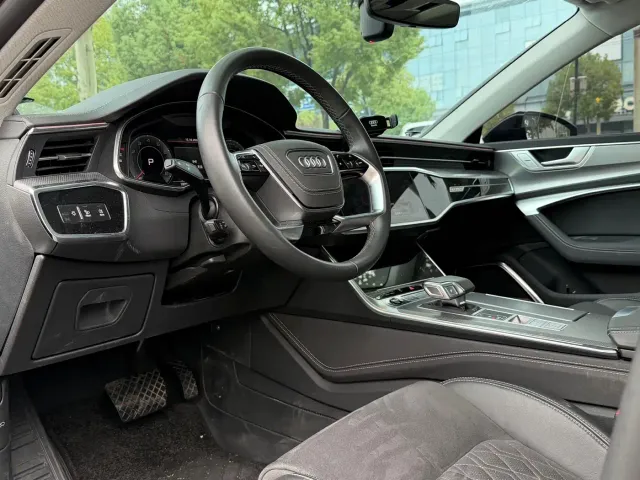 Audi A7L — Фото автомобиля 8