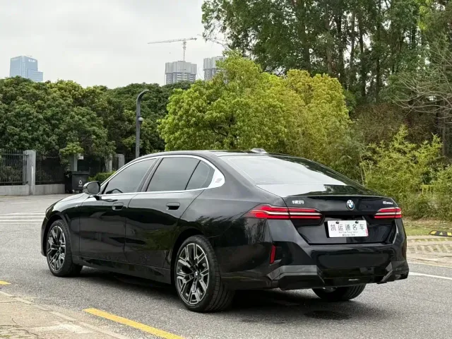 BMW 5 Series — Фото автомобиля 14