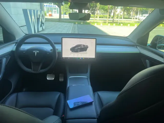 Tesla Model Y — Фото автомобиля 10