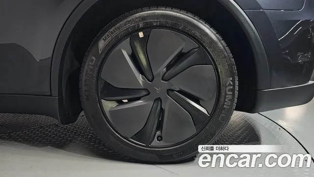 Tesla Model Y — Фото автомобиля 21