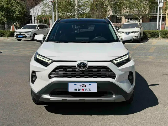 Toyota RAV4 — Фото автомобиля 2