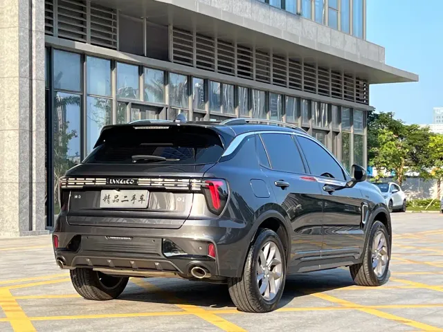 Lynk & Co 01 — Фото автомобиля 6