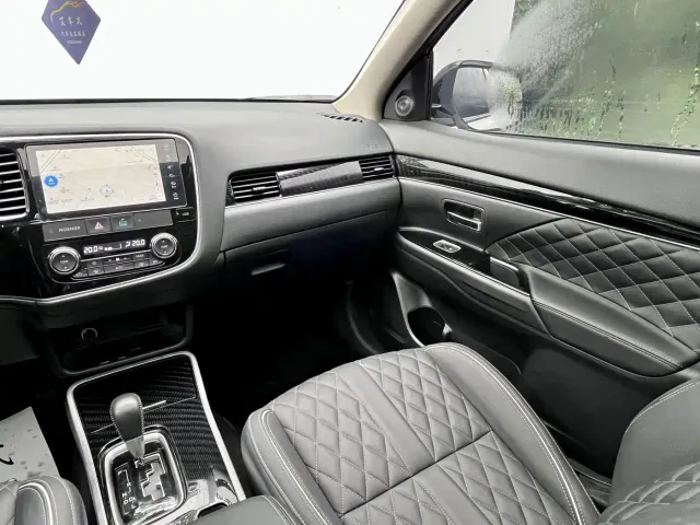 Mitsubishi Outlander — Фото автомобиля 6