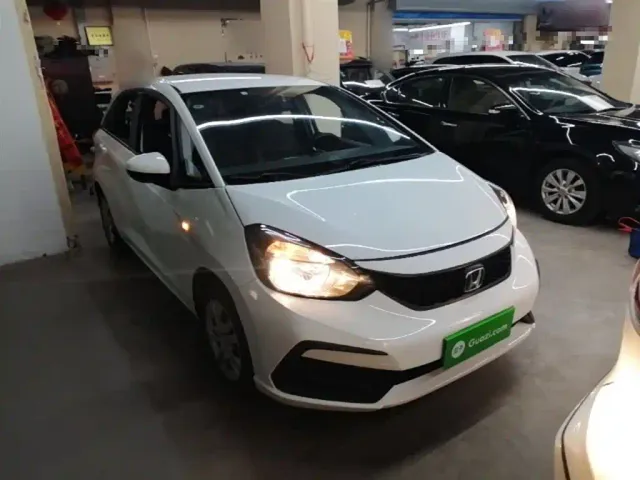 Honda Fit — Фото автомобиля 3