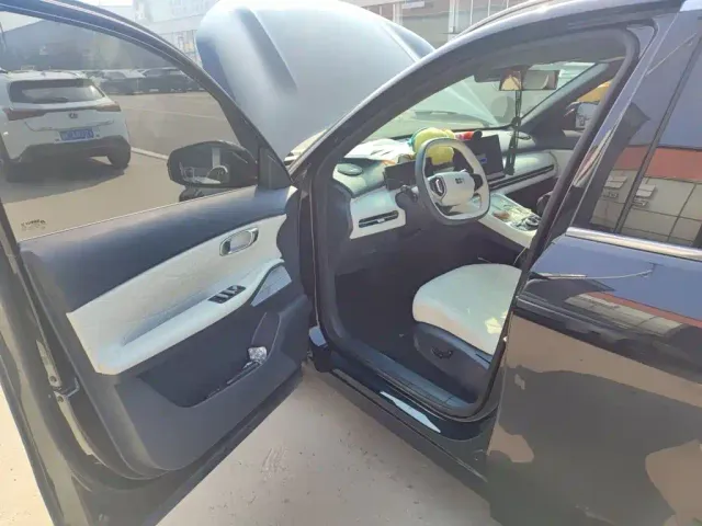 Geely Galaxy Starship 7 EM-i — Фото автомобиля 12