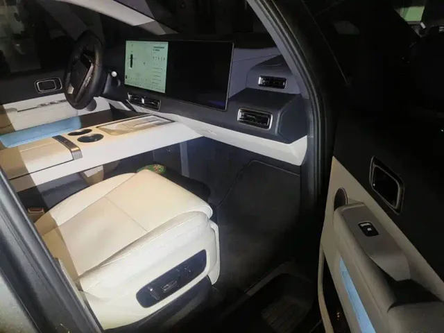 Li Auto Li Auto MEGA 2025 Ultra Smart Renewal Edition — Фото автомобиля 13
