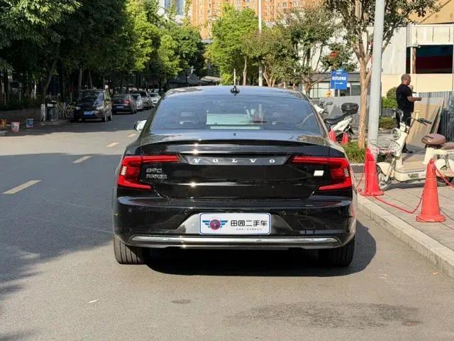 Volvo S90 — Фото автомобиля 5
