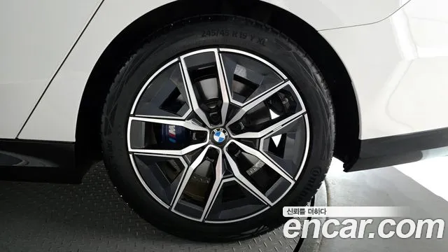 BMW 5 Series G60 — Фото автомобиля 21