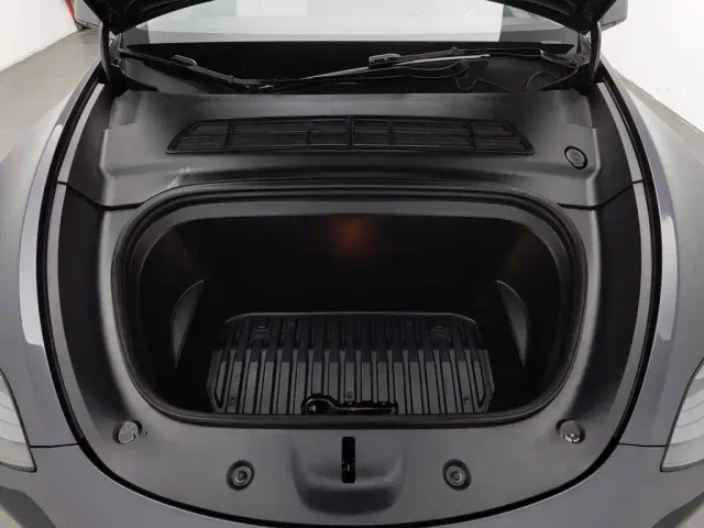 Tesla Model Y — Фото автомобиля 6