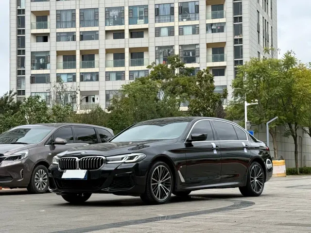 Фотография автомобиля — BMW 5 Series