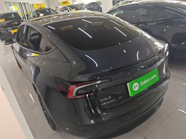 Tesla Model 3 — Фото автомобиля 4