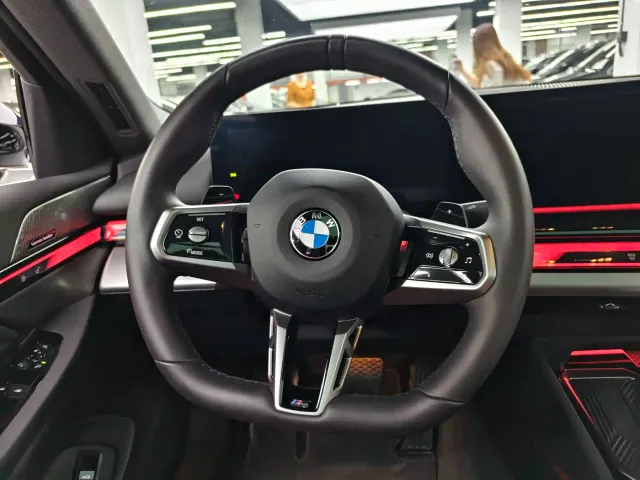BMW 5 Series — Фото автомобиля 10