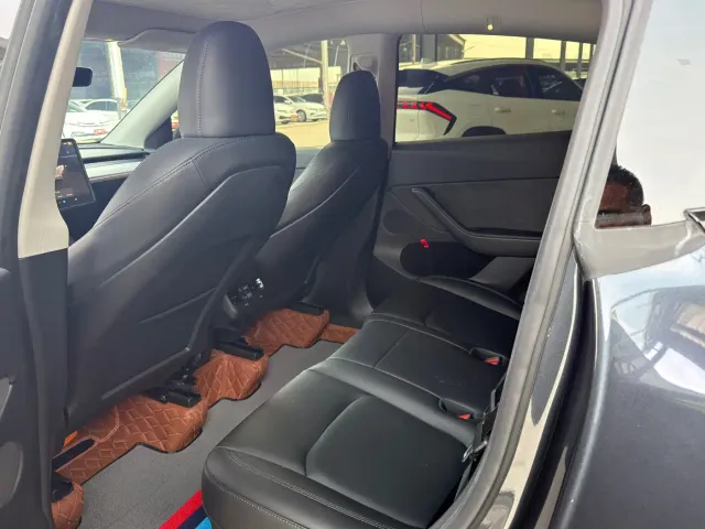 Tesla Model Y — Фото автомобиля 5