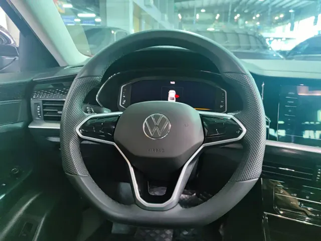 Volkswagen Passat — Фото автомобиля 8