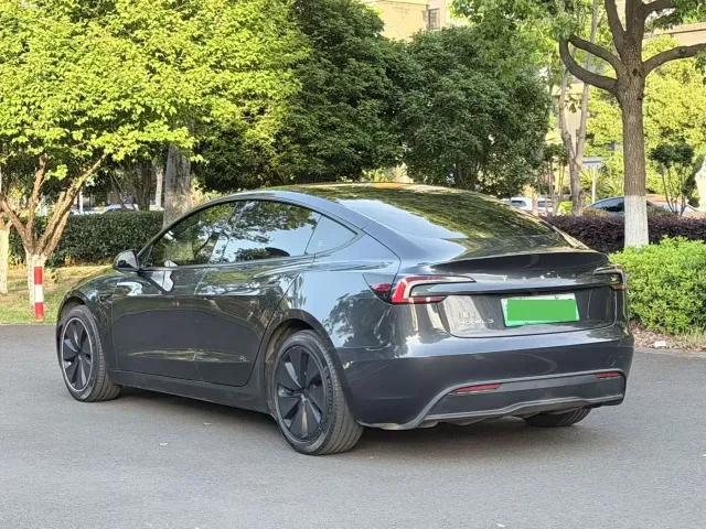 Tesla Model 3 — Фото автомобиля 20