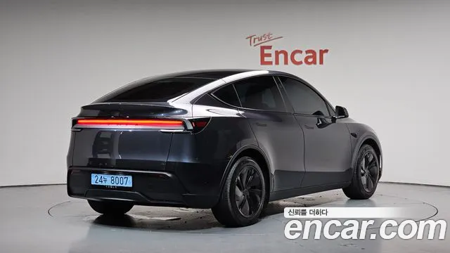 Tesla Model Y — Фото автомобиля 2
