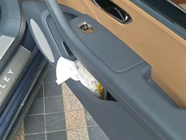 Bentley Flying Spur — Фото автомобиля 9