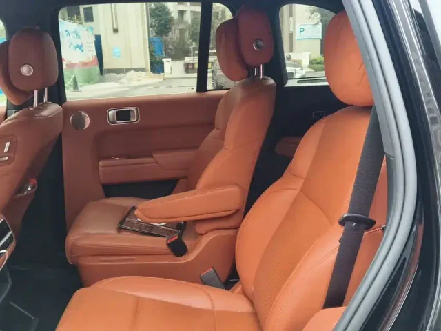 Li Auto L8 — Фото автомобиля 14