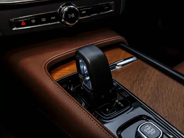 Volvo S90 — Фото автомобиля 29