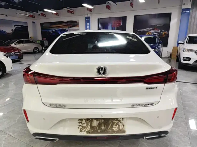 Changan Eado — Фото автомобиля 5