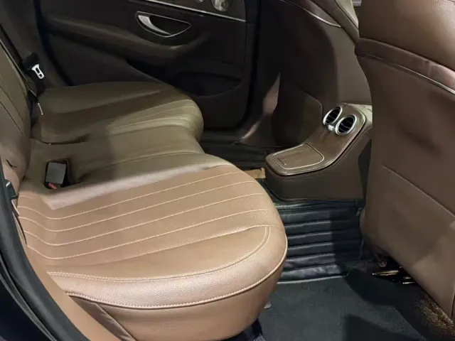 Mercedes-Benz E-Class — Фото автомобиля 5