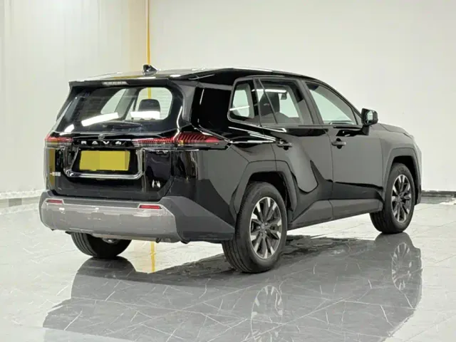 Toyota RAV4 — Фото автомобиля 6