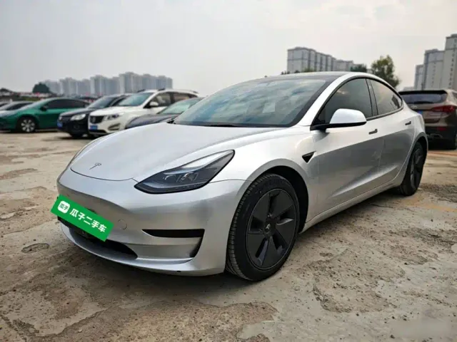 Фотография автомобиля — Tesla Model 3