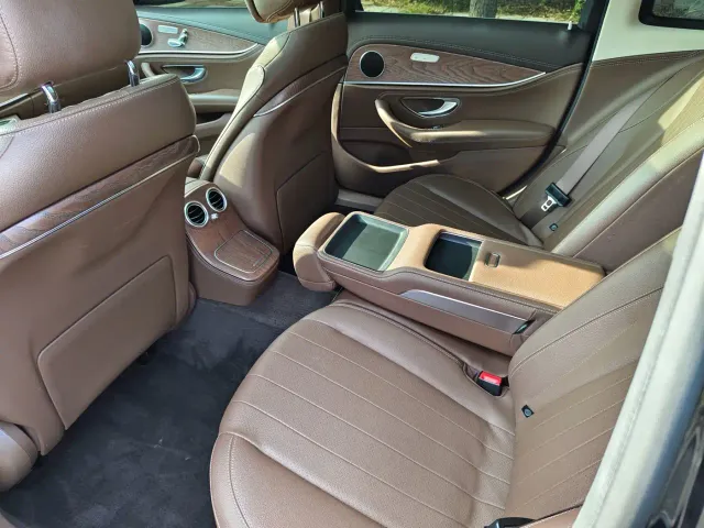 Mercedes-Benz E-Class — Фото автомобиля 30