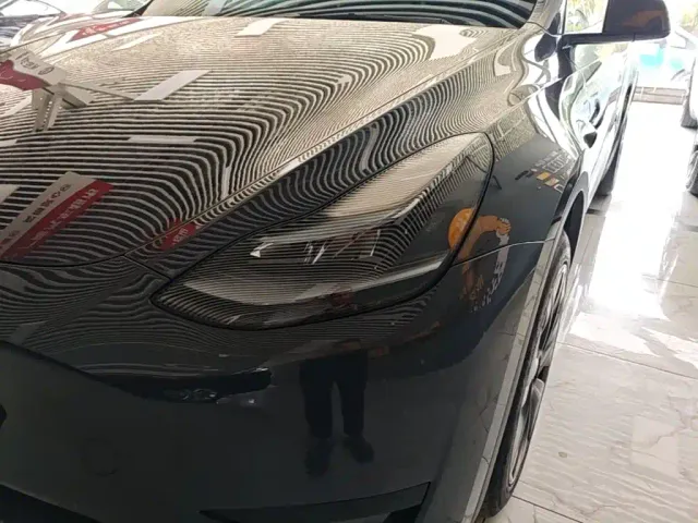 Tesla Model Y — Фото автомобиля 23