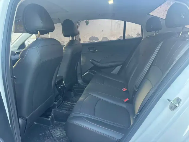 Roewe i5 — Фото автомобиля 6