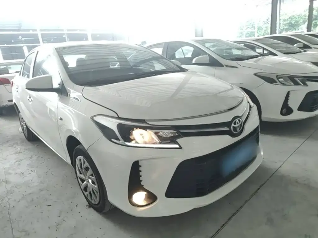 Toyota Vios 2022 1.5L 20th Anniversary Edition — Фото автомобиля 3